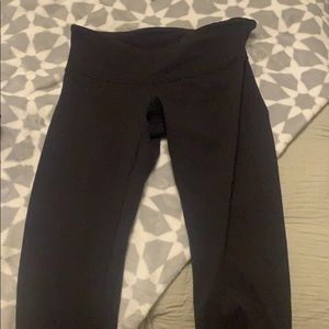BLACK CROPPED LULULEMON LEGGINGS!